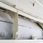 AC Mengeluarkan Bunga Es