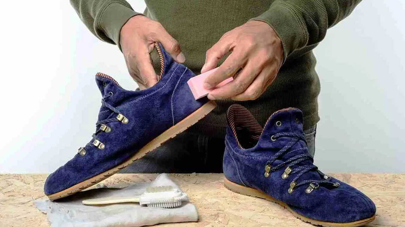 Cara Membersihkan Sepatu Beludru