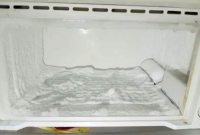 Penyebab Freezer Kulkas Bocor