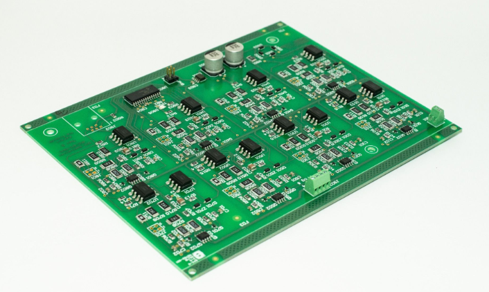 Rangkaian Crossover Aktif dengan IC LM833