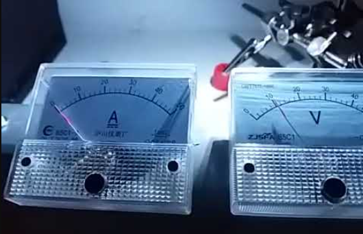 Perbedaan Voltmeter dan Amperemeter